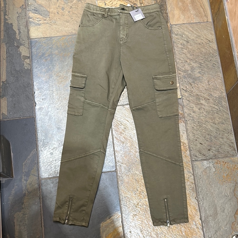 Green Cargo Pants with Adjustable Ankle Openings